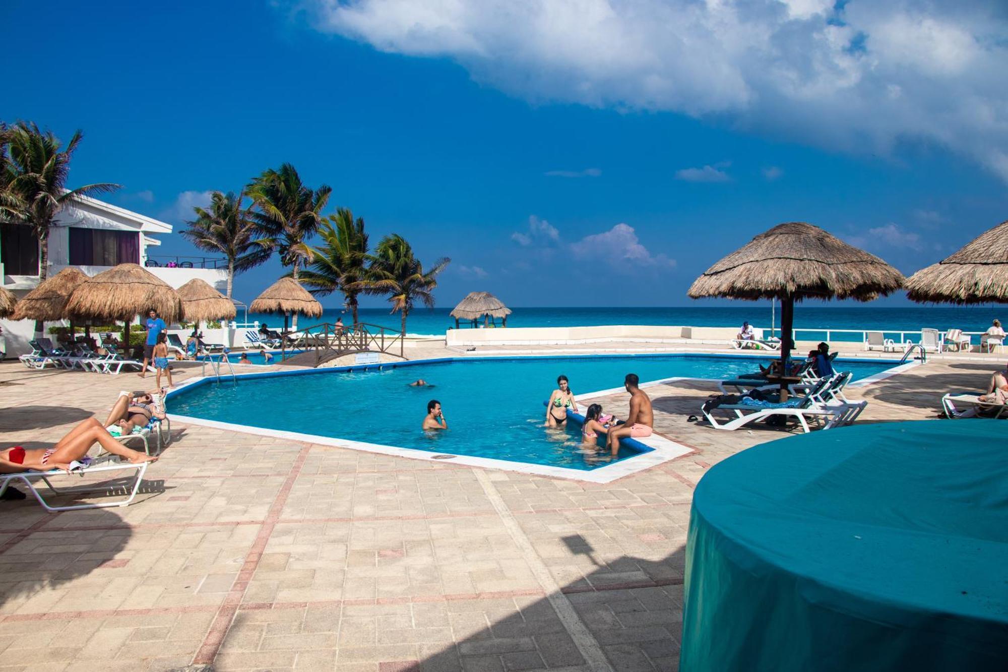 Beachfront Apartments Cancun Luaran gambar